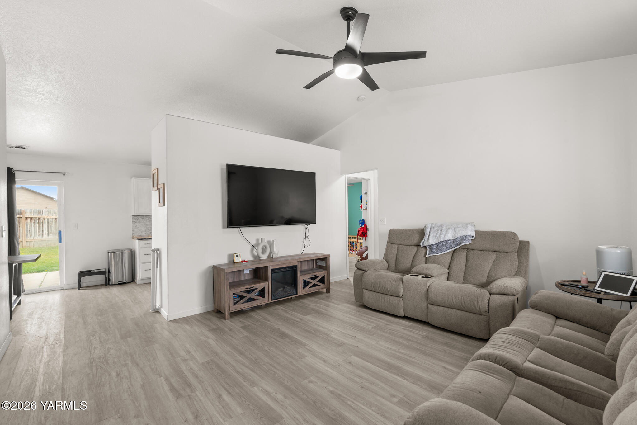 819 Jessica Court Grandview, WA 98930 - Photo 4 of 23 DSM00699