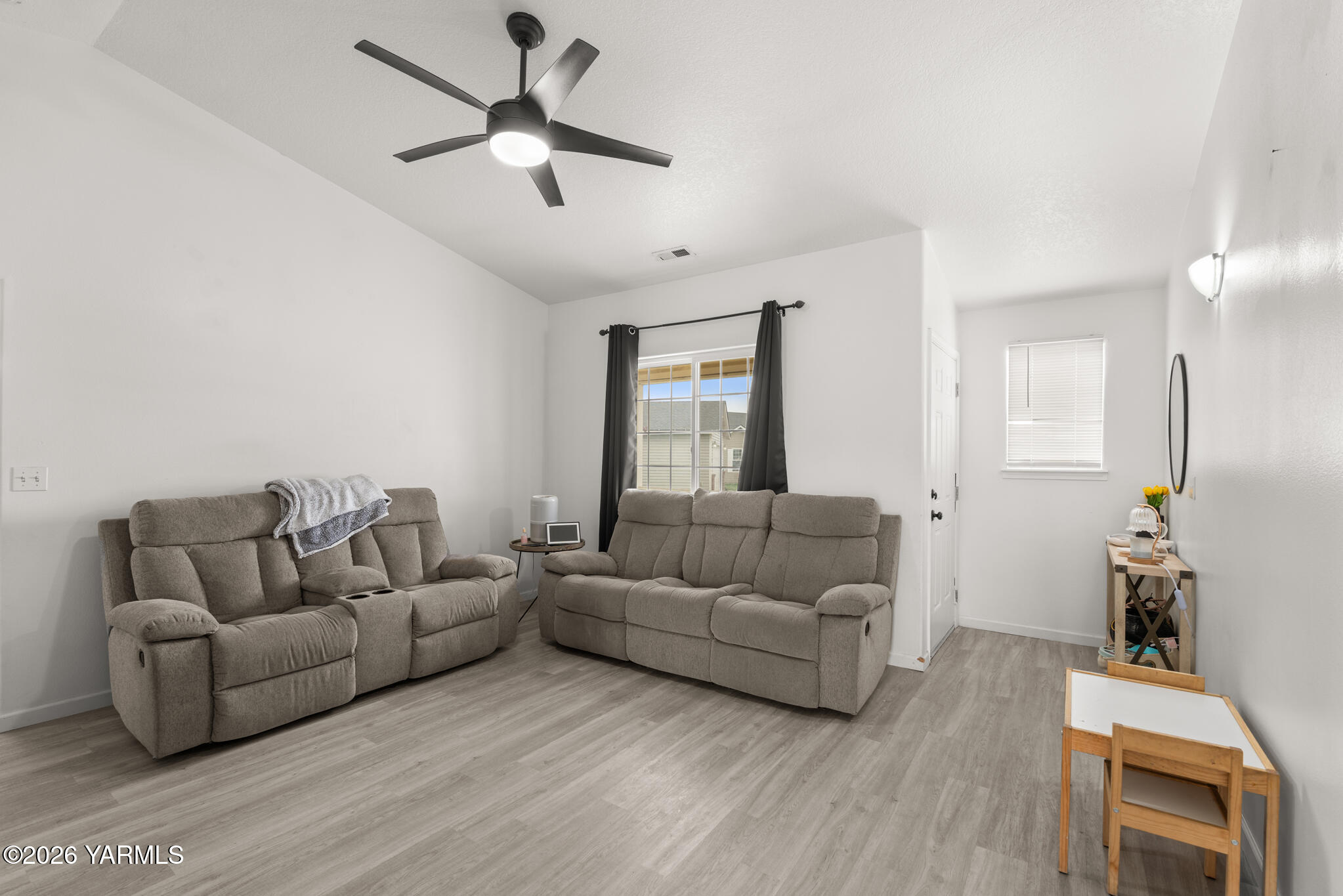 819 Jessica Court Grandview, WA 98930 - Photo 5 of 23 DSM00696