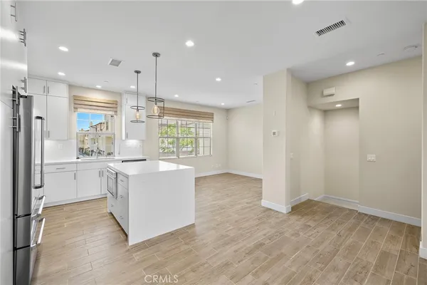 $4,700 | 114 Outwest, Irvine, CA 92618