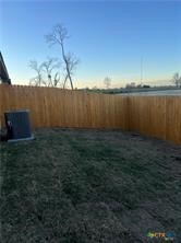1102 Zora Drive, Unit A & B Temple, TX 76504 - Photo 29 of 30 a backyard of a house