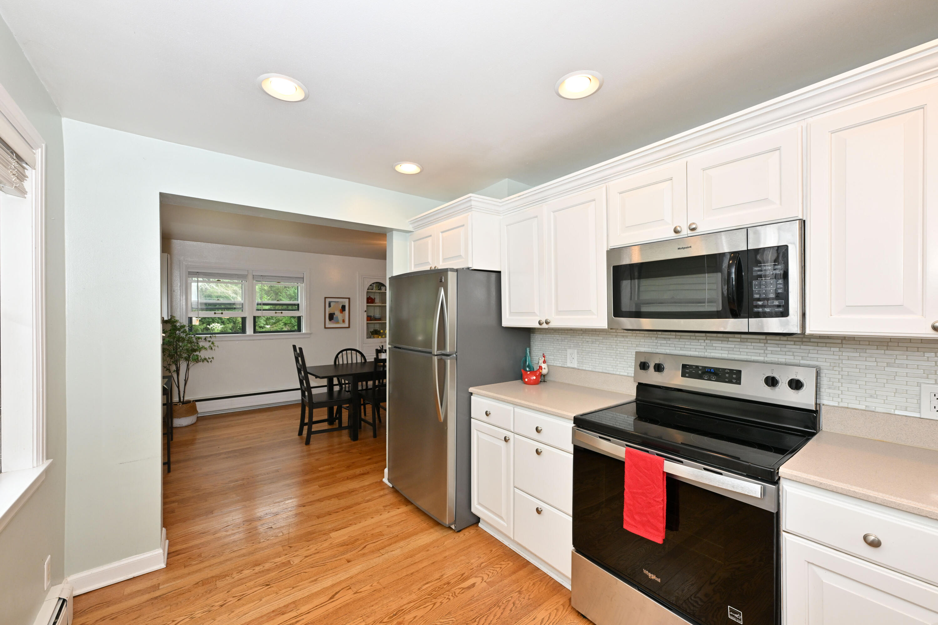 1933 West Donges Bay Road Mequon, WI 53092 - Photo 11 of 36 Photo (12)
