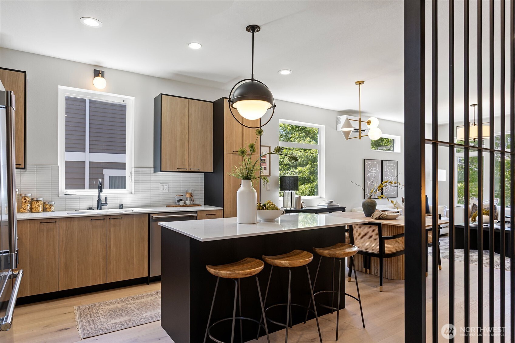 4432 Dayton Avenue North Seattle, WA 98103 - Photo 13 of 38
