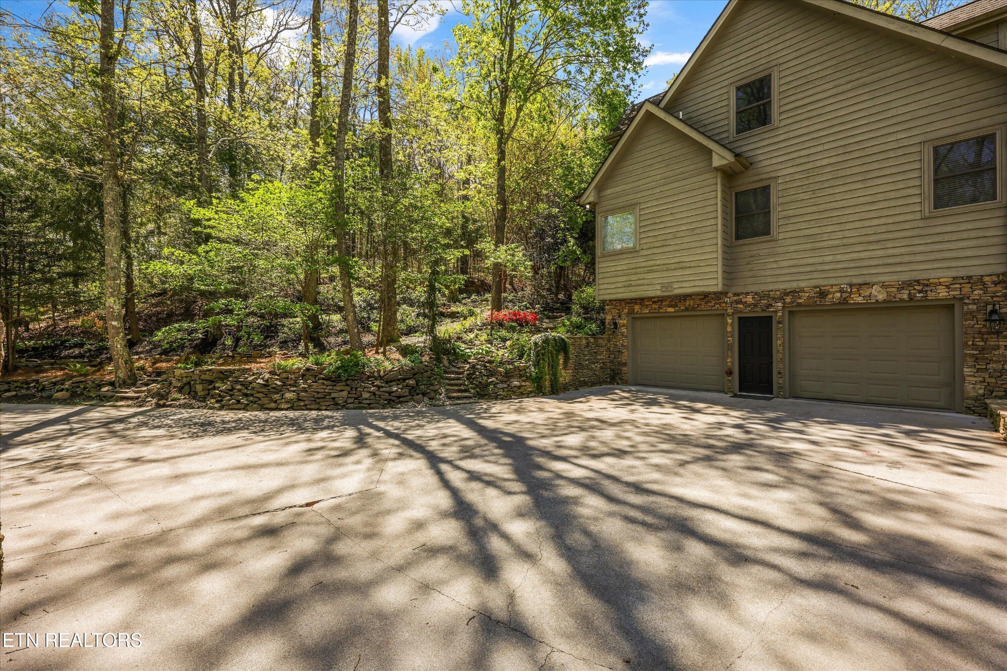 865 Stonegate Way Townsend, TN 37882 - Photo 53 of 60 a view of a backyard of the house