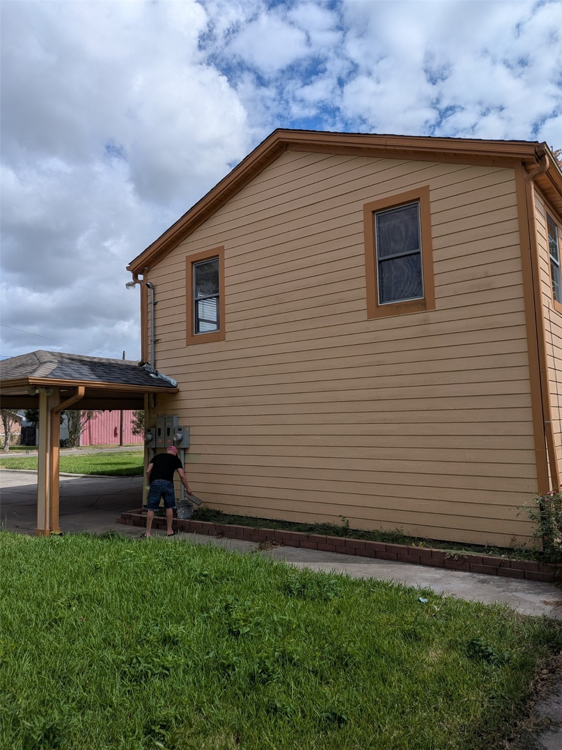 807 Ruth Street Baytown, TX 77520 - Photo 4 of 36 a backyard of a house with lots of green space