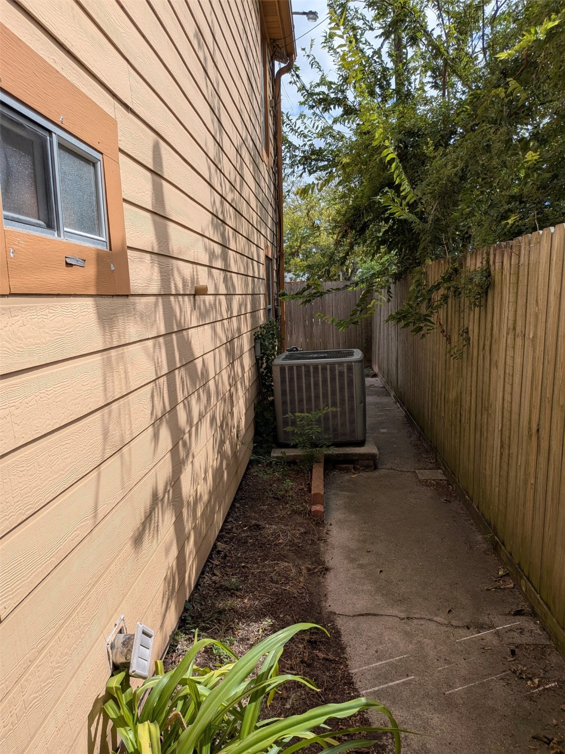 807 Ruth Street Baytown, TX 77520 - Photo 6 of 36 a view of a pathway with a white door