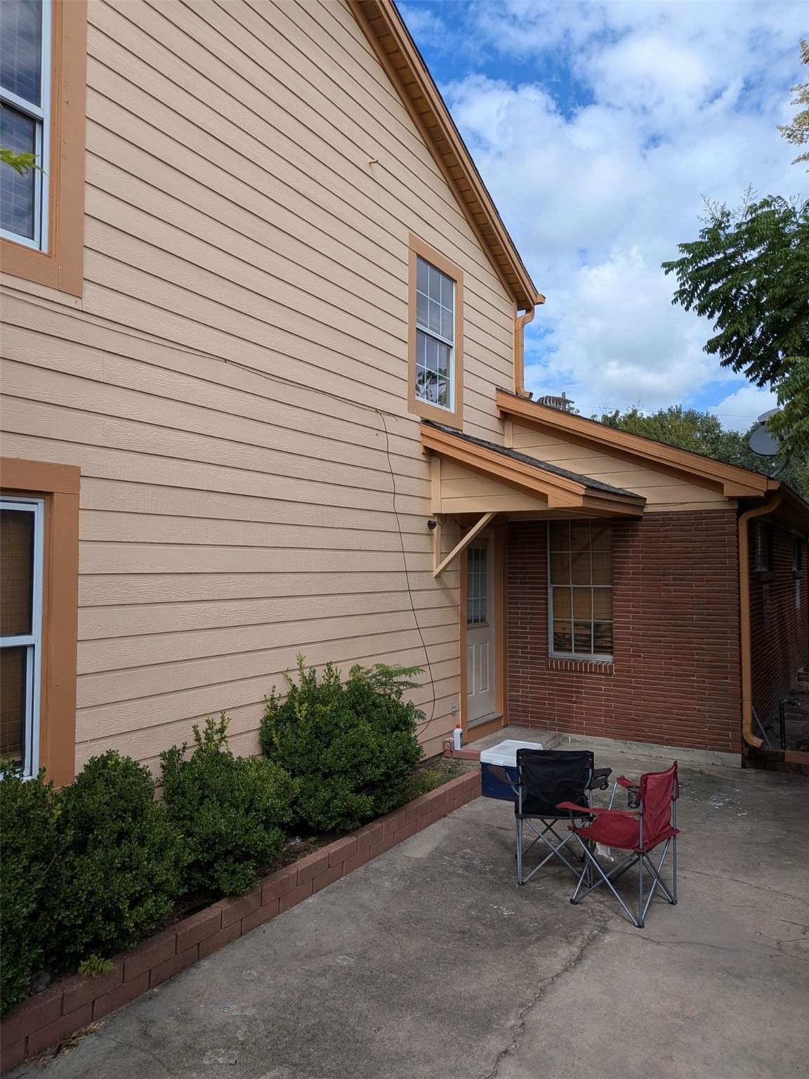 807 Ruth Street Baytown, TX 77520 - Photo 7 of 36 a backyard of a house with yard and outdoor seating