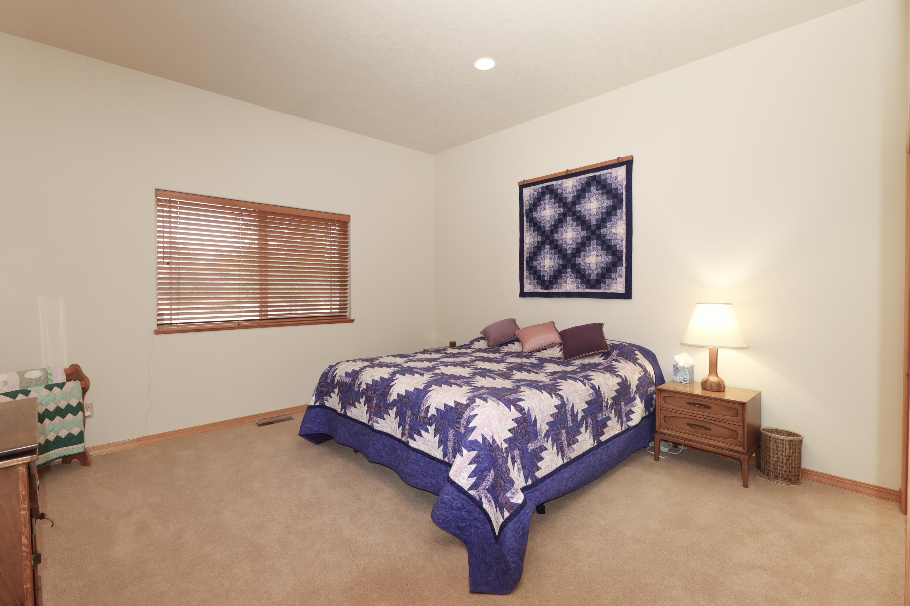 60485 Billadeau Road Bend, OR 97702 - Photo 23 of 47 Guest Bedroom 2