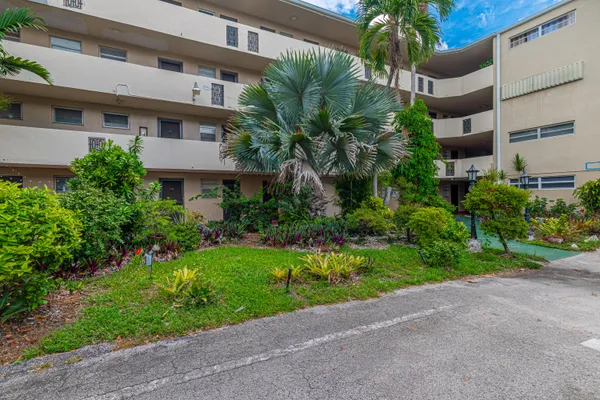 $230,000 | 1660 Northeast 191st Street, Unit 311, Miami, FL 33179
