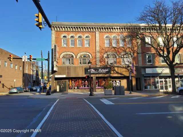 $1,975 | 584 Main Street, Unit 1, Stroudsburg, PA 18360