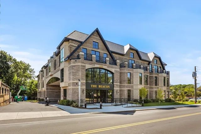 $1,395,000 | 1114 Beacon Street, Unit 207, Newton, MA 02461