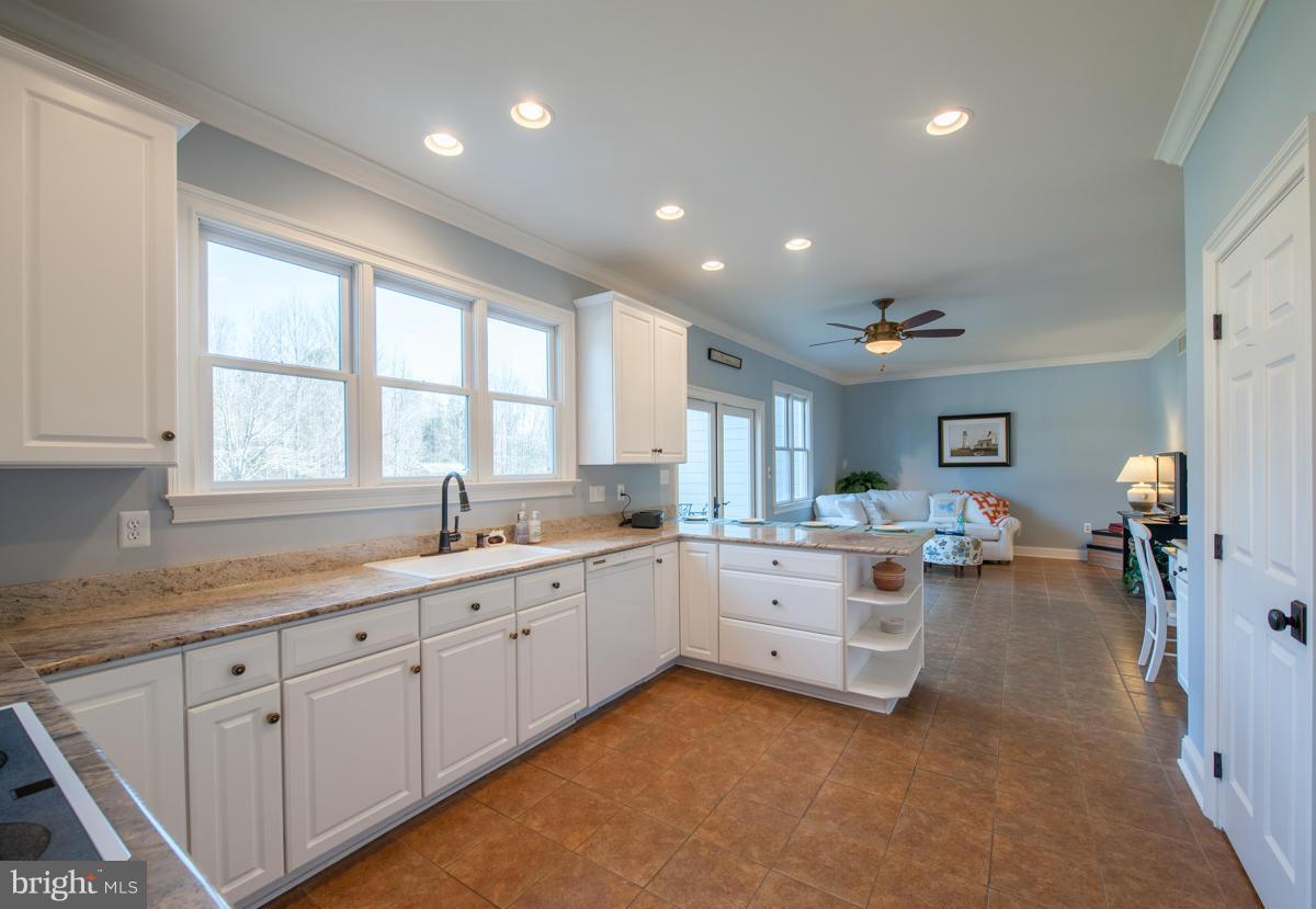 3433 Hidden River View Road Annapolis, MD 21403 - Photo 12 of 30 Kitchen