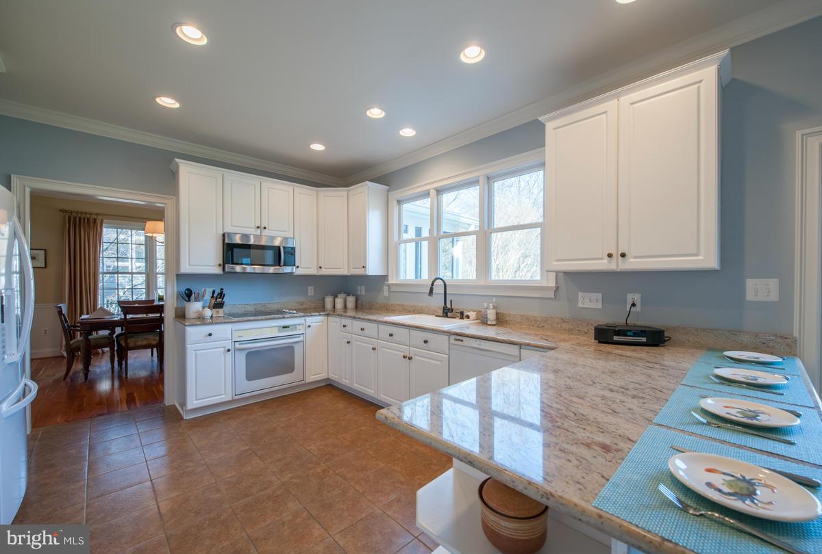 3433 Hidden River View Road Annapolis, MD 21403 - Photo 13 of 30 Kitchen