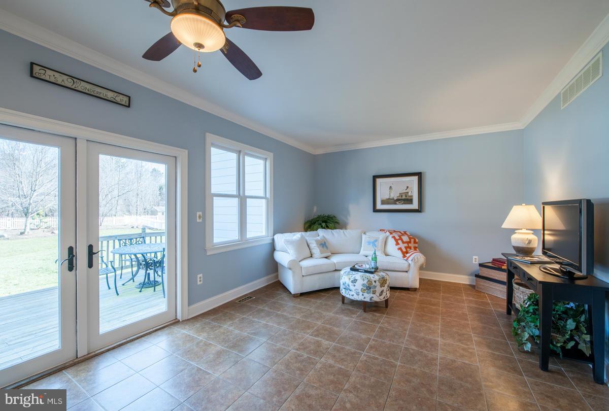 3433 Hidden River View Road Annapolis, MD 21403 - Photo 16 of 30 Family Room