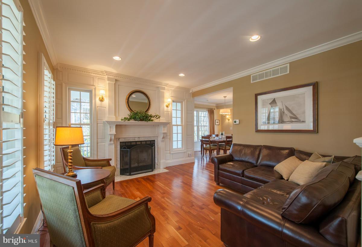3433 Hidden River View Road Annapolis, MD 21403 - Photo 9 of 30 Living Room