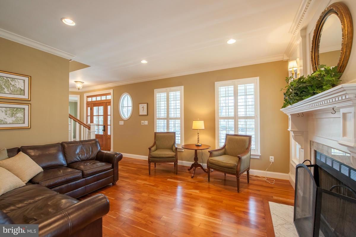3433 Hidden River View Road Annapolis, MD 21403 - Photo 10 of 30 Living Room