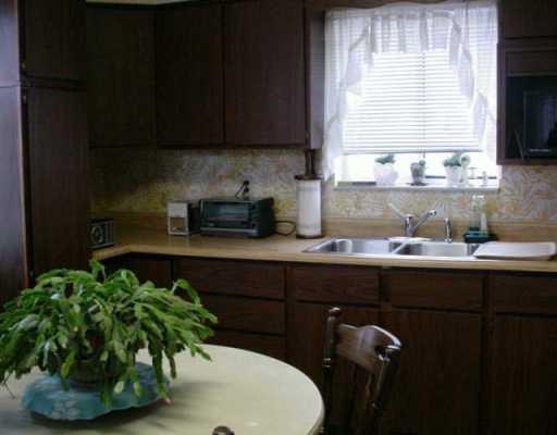 812 13th Street McKees Rocks, PA 15136 - Photo 7 of 7 Kitchen.