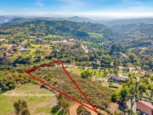 $349,000 | 3770 Peony Drive, Unit 20, Fallbrook, CA 92028