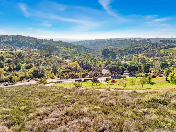 $349,000 | 3770 Peony Drive, Unit 20, Fallbrook, CA 92028