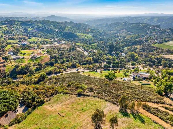 $349,000 | 3770 Peony Drive, Unit 20, Fallbrook, CA 92028