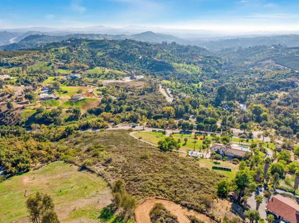 $349,000 | 3770 Peony Drive, Unit 20, Fallbrook, CA 92028