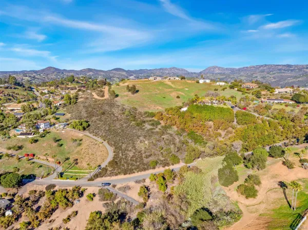 $349,000 | 3770 Peony Drive, Unit 20, Fallbrook, CA 92028