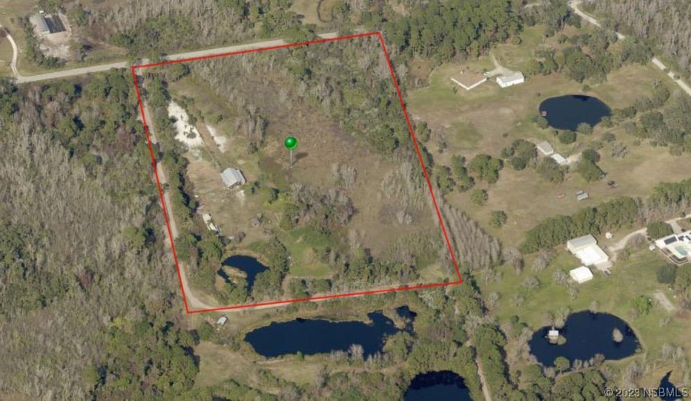 806 West Ariel Road Edgewater, FL 32141 - Photo 2 of 15 a bathroom with a sink and a mirror
