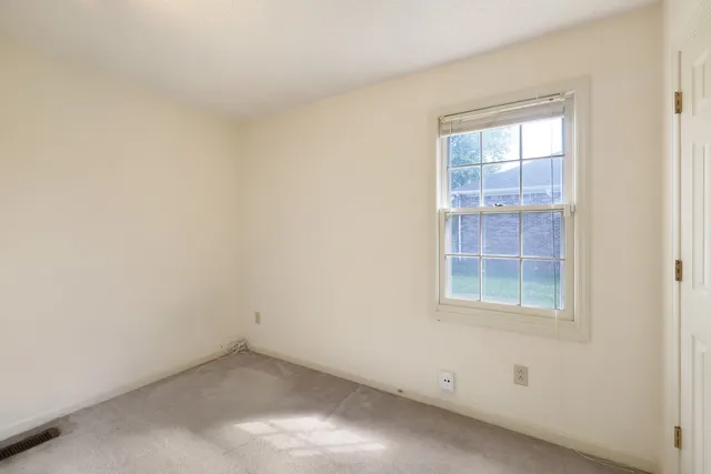 an empty room with a ceiling fan and closet