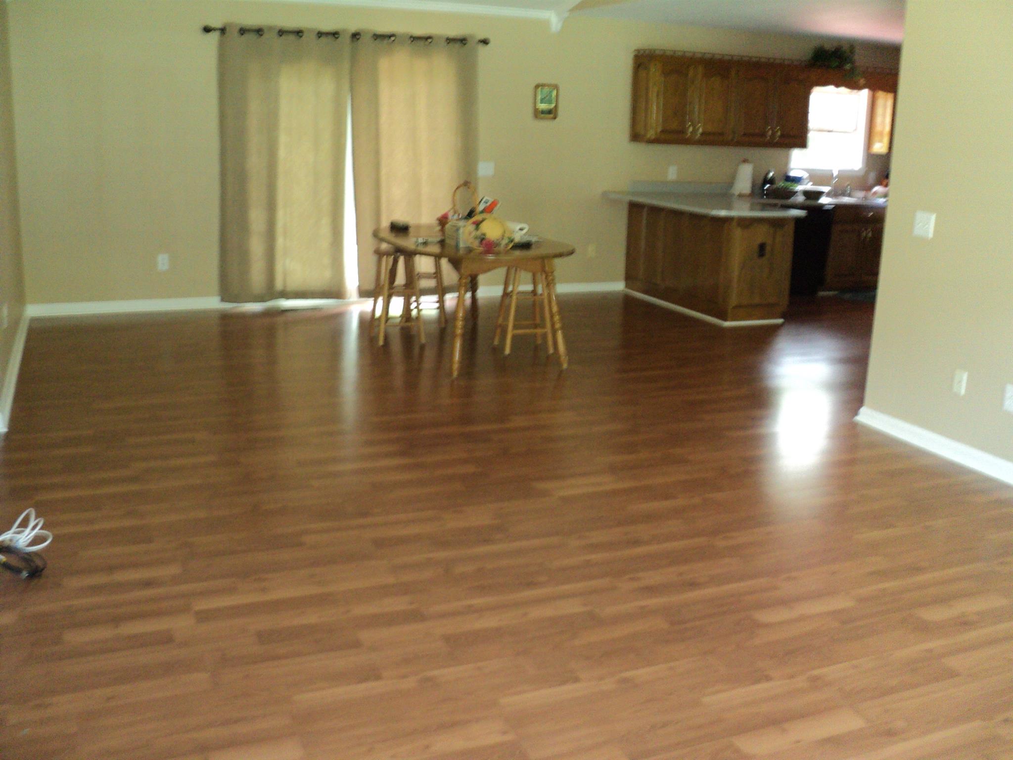 Spacious dinning area w/ laminate flooring.