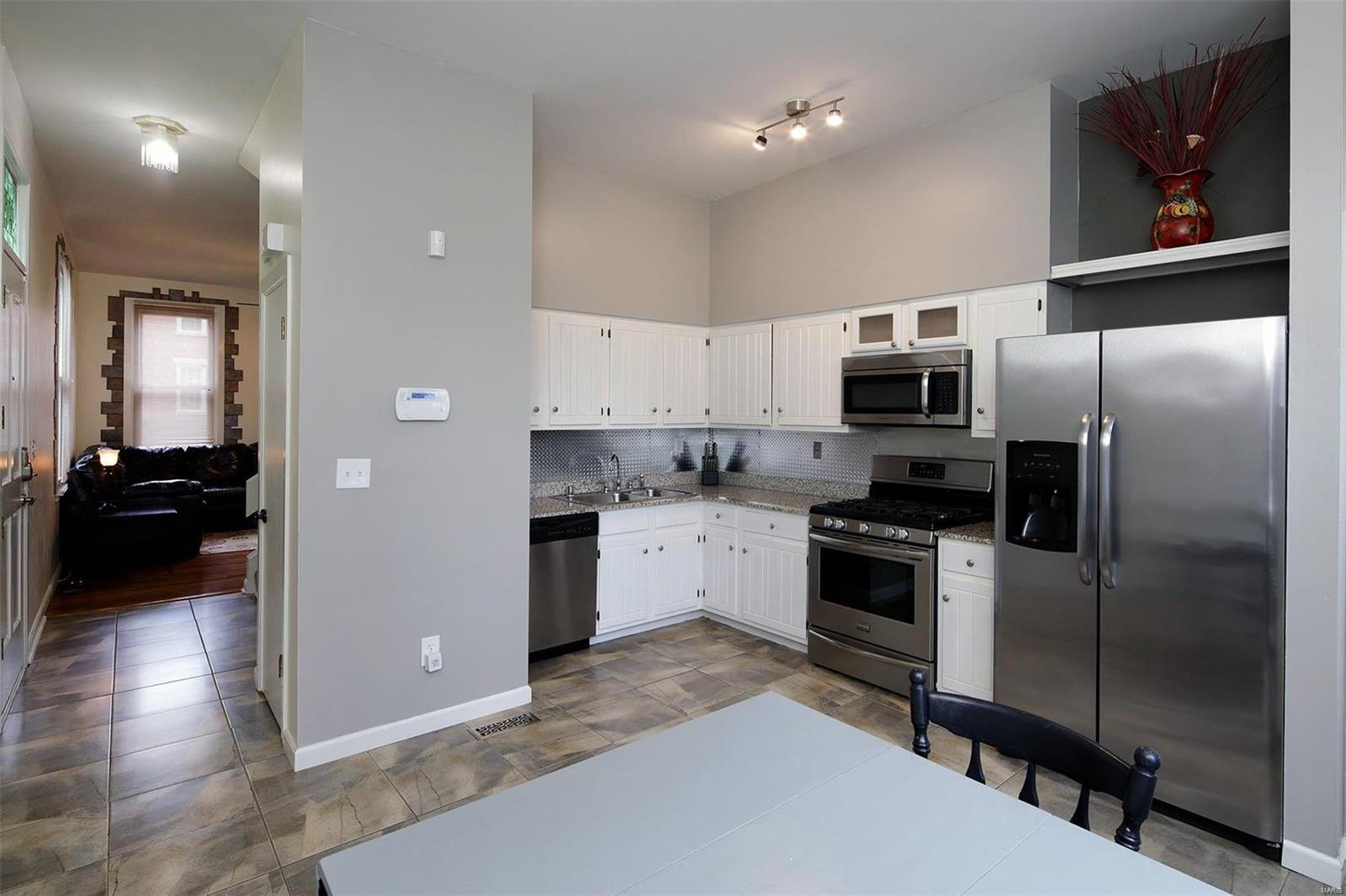 932 Rutger Street St. Louis, MO 63104 - Photo 6 of 17 Gallery Image 6