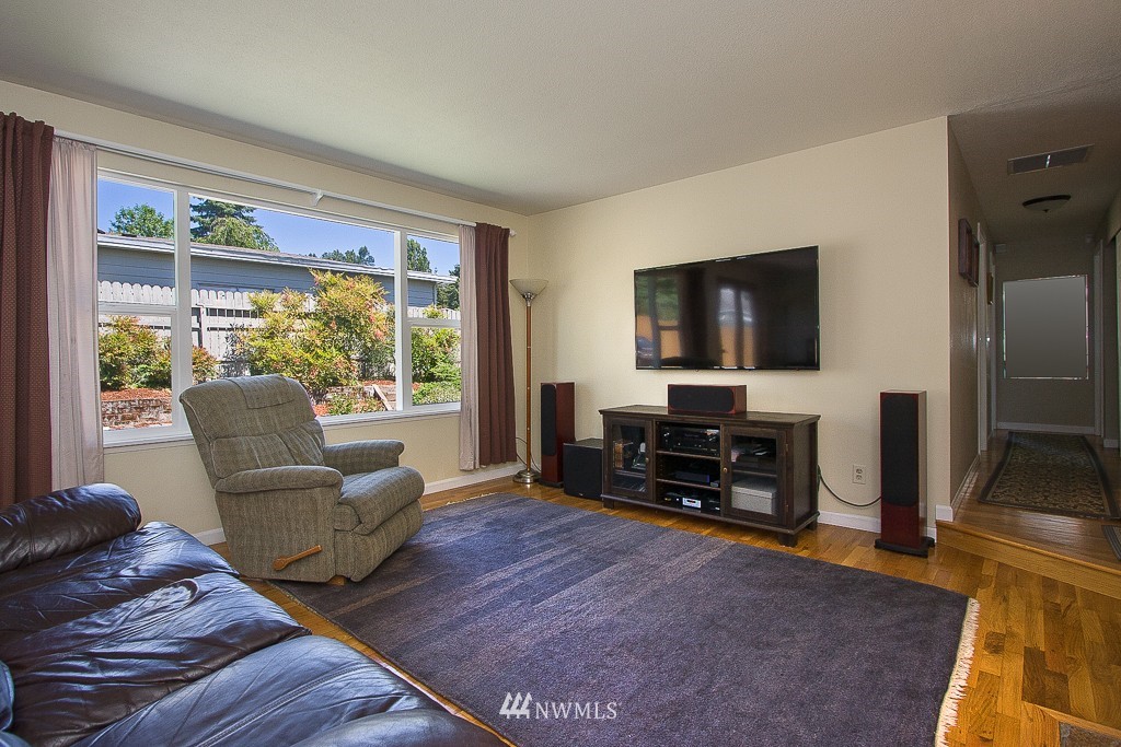 2716 Morris Avenue South Renton, WA 98055 - Photo 3 of 19