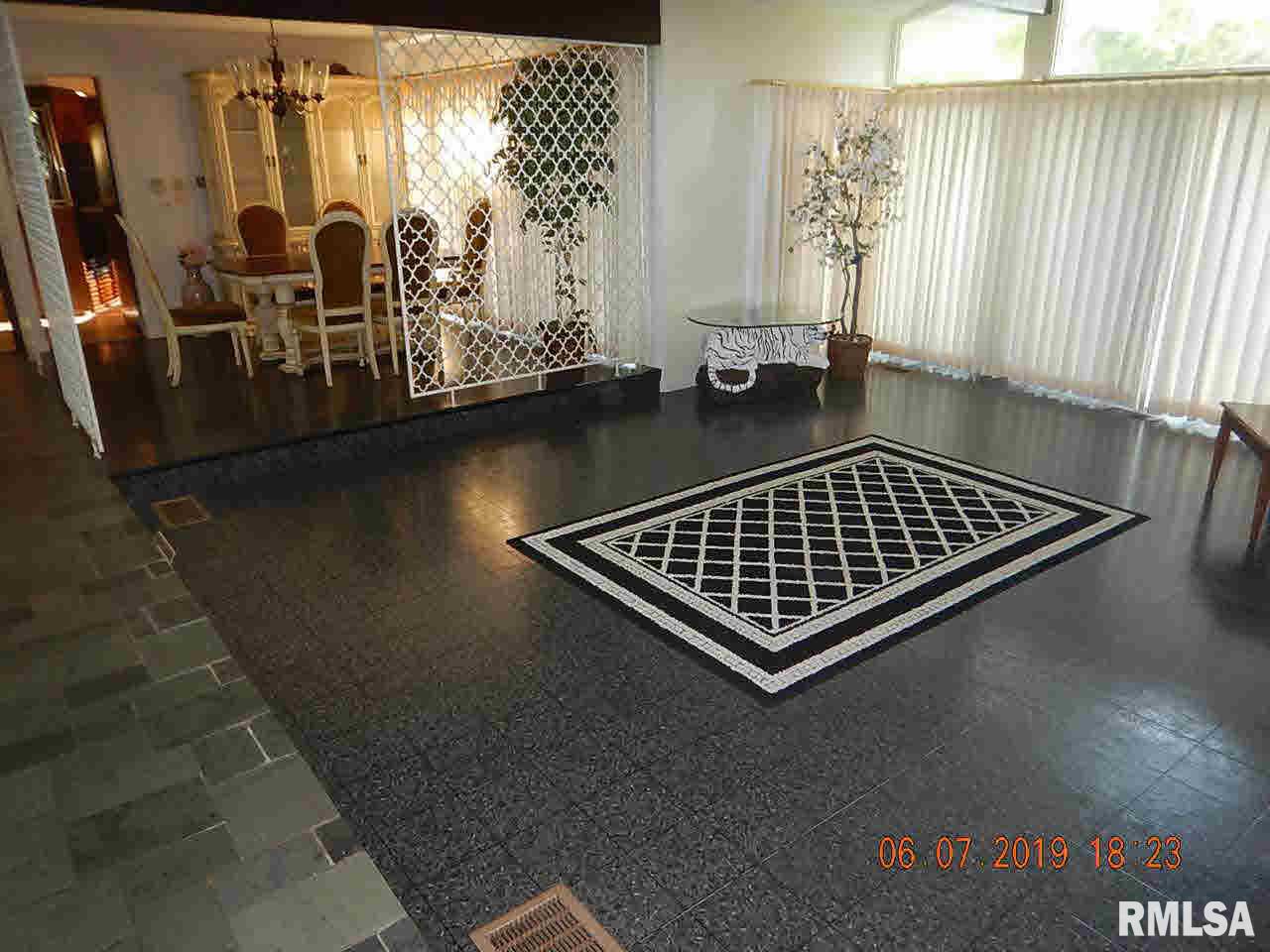 303 Windmont Road Kewanee, IL 61443 - Photo 3 of 24 Gallery Image 3