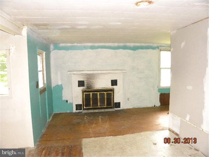 219 State Road Avondale, PA 19311 - Photo 6 of 20 Living Room