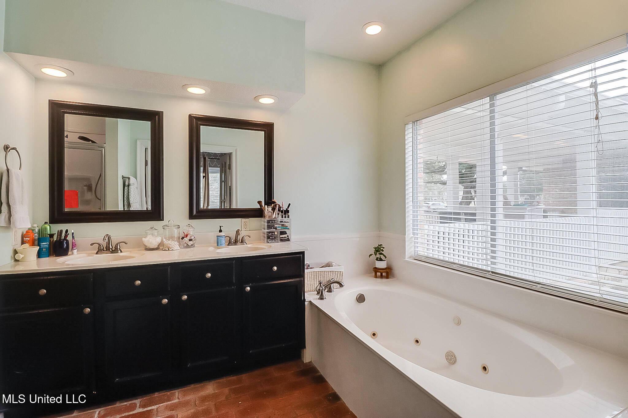 11845 River Estates Circle Biloxi, MS 39532 - Photo 13 of 31 Primary Bathroom