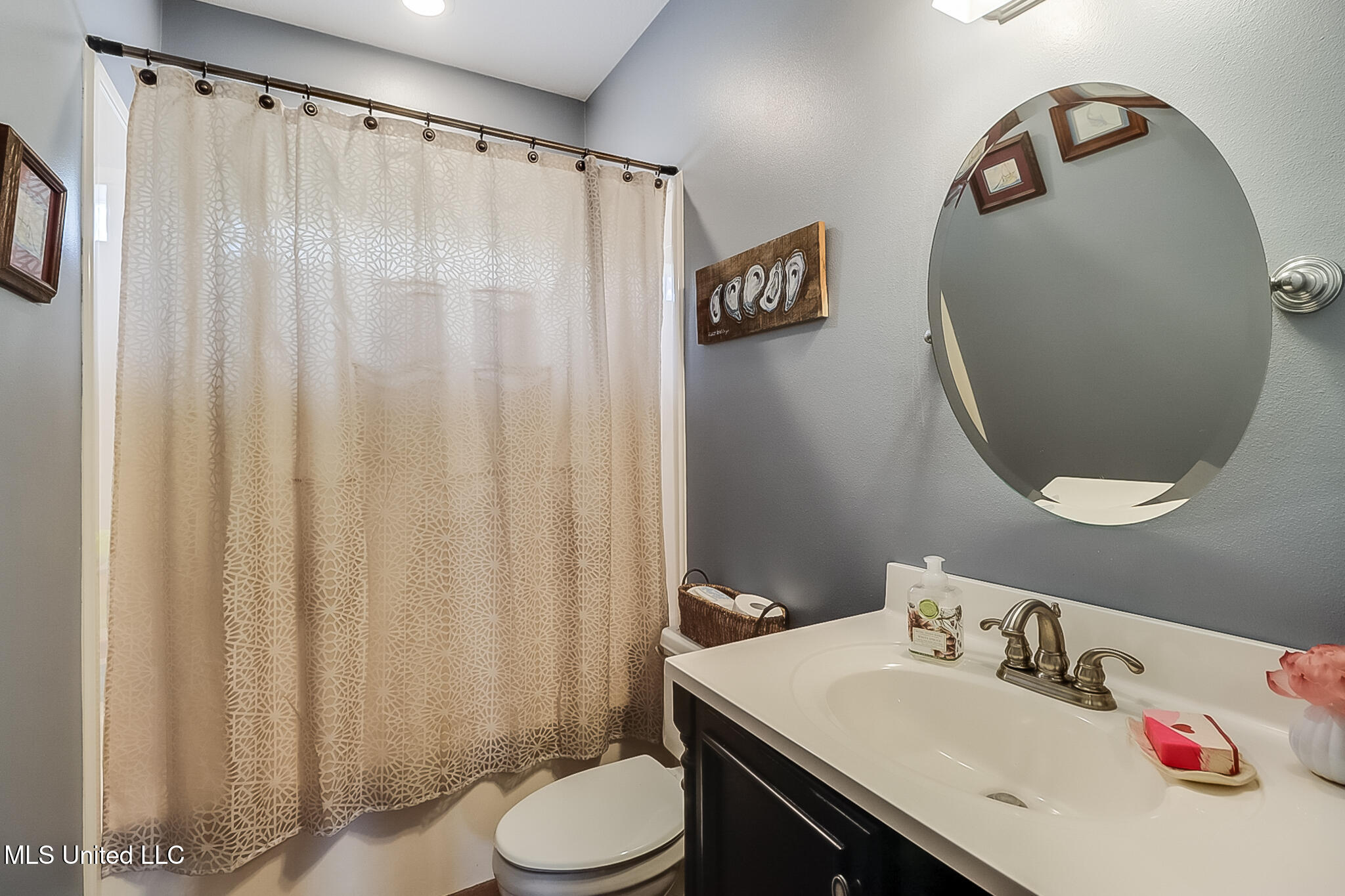 11845 River Estates Circle Biloxi, MS 39532 - Photo 21 of 31 Guest Bathroom