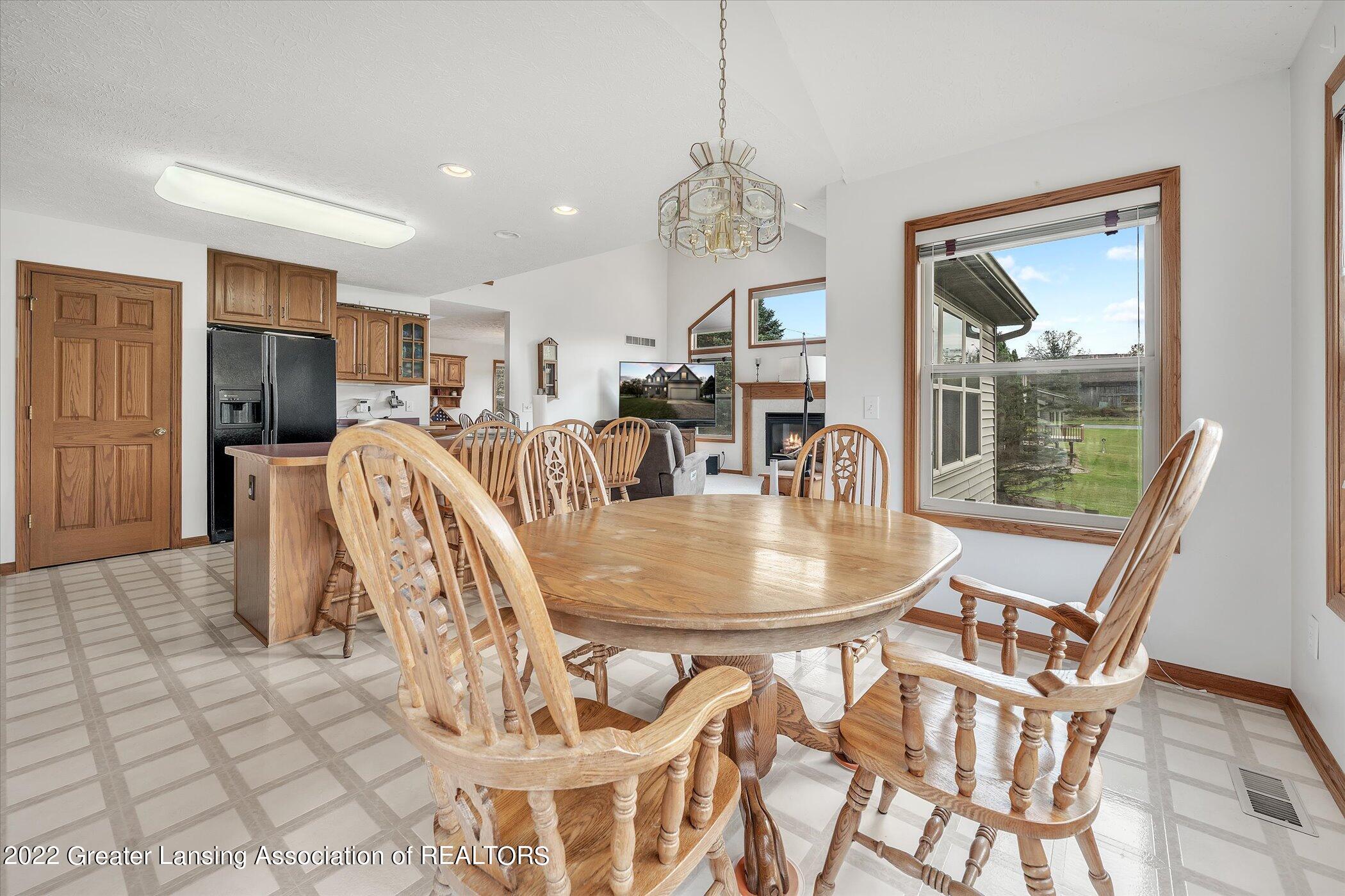 7237 Williams Road Lansing, MI 48911 - Photo 17 of 38 17-7237-Williams-Rd-WindowStill-Real-Est