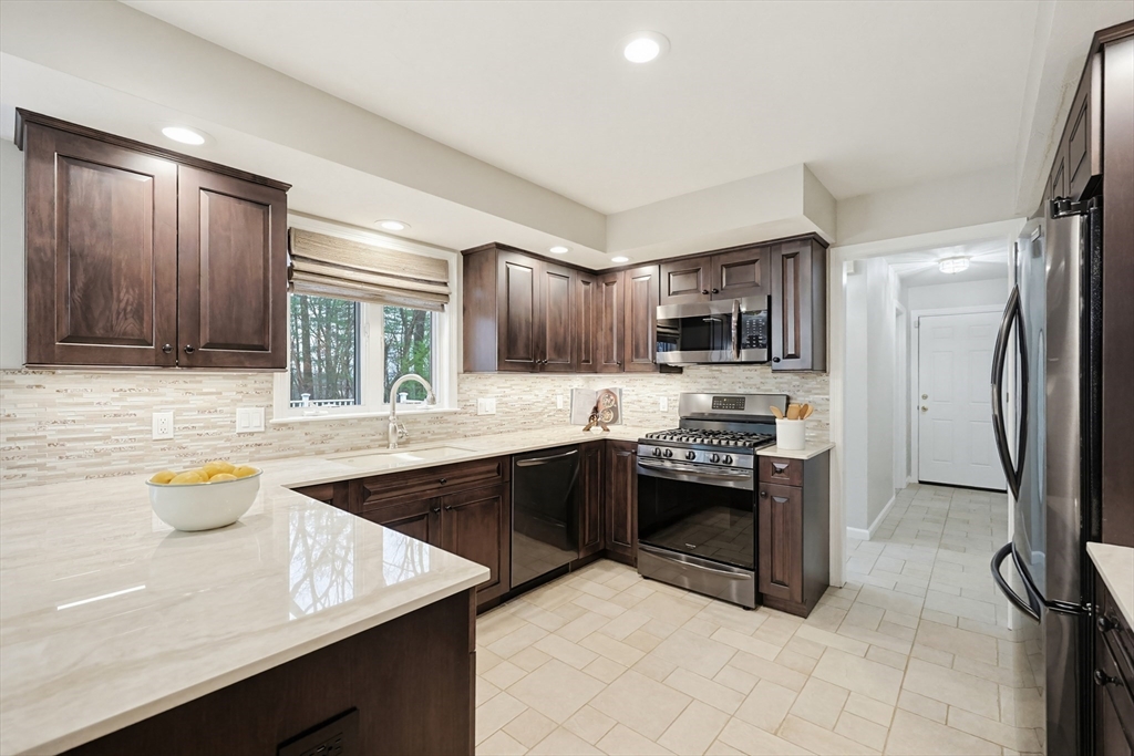 71 Pennock Road Ashland, MA 01721 - Photo 3 of 42