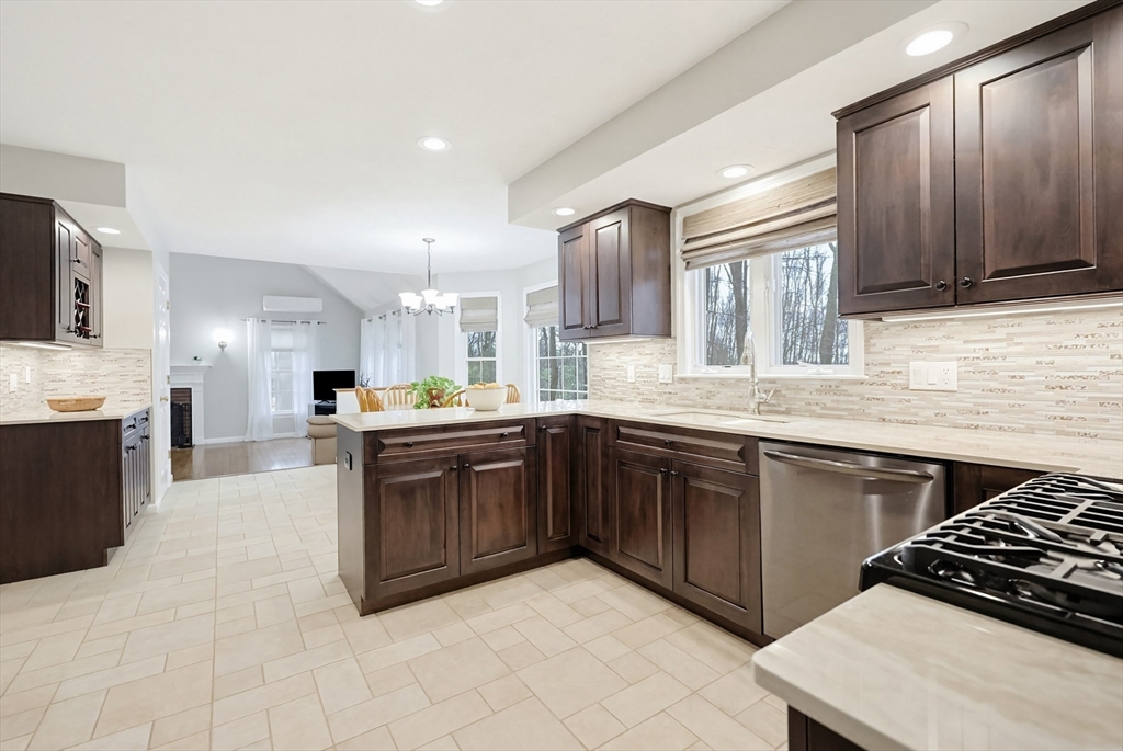 71 Pennock Road Ashland, MA 01721 - Photo 4 of 42