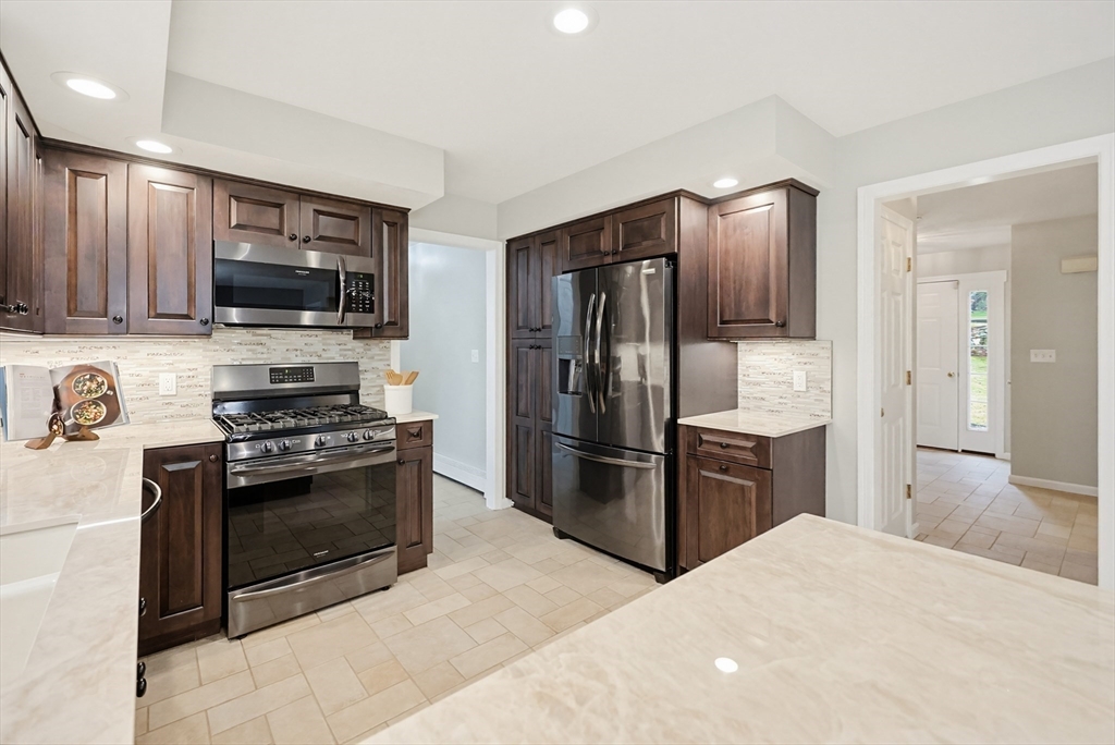 71 Pennock Road Ashland, MA 01721 - Photo 6 of 42