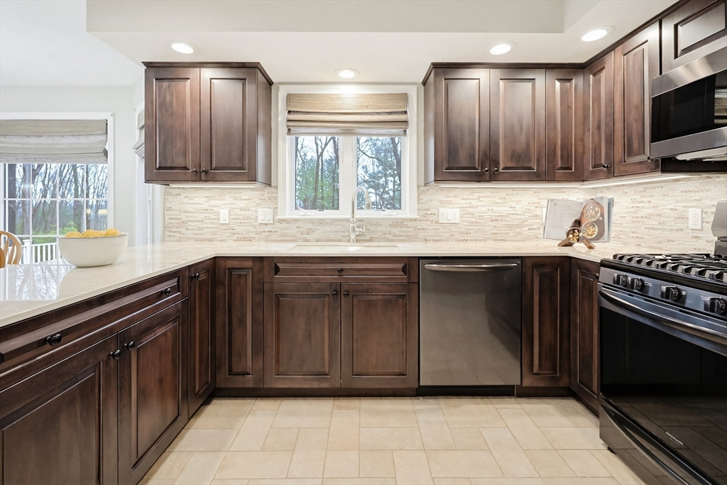 71 Pennock Road Ashland, MA 01721 - Photo 7 of 42