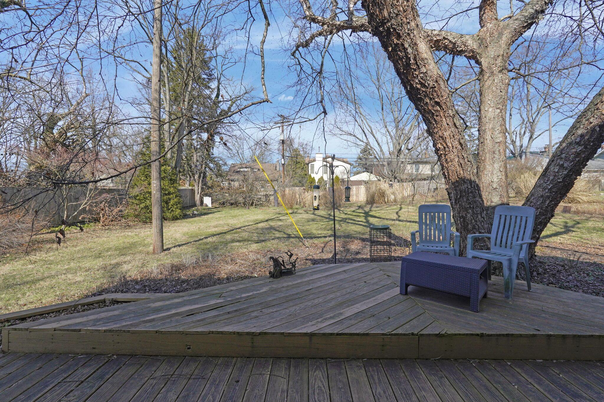 30 East Torrence Road Columbus, OH 43214 - Photo 33 of 36 Tiered Deck to the north