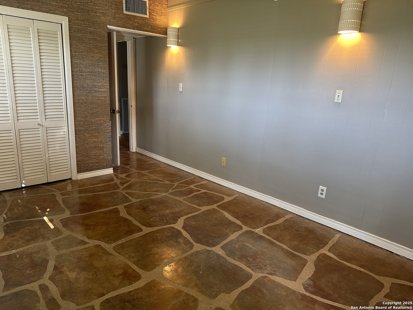 148 Robindale West Road Bandera, TX 78003 - Photo 19 of 24 a view of an empty room with a window