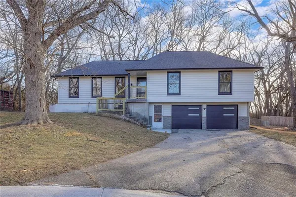 $294,900 | 8012 Sunset Circle, Grandview, MO 64030