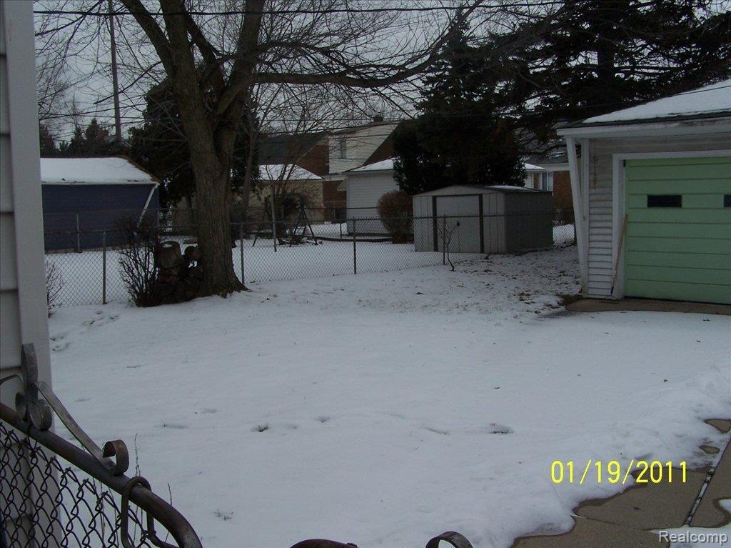 16813 East Eight Mile Road Eastpointe, MI 48021 - Photo 5 of 5 Picture 697