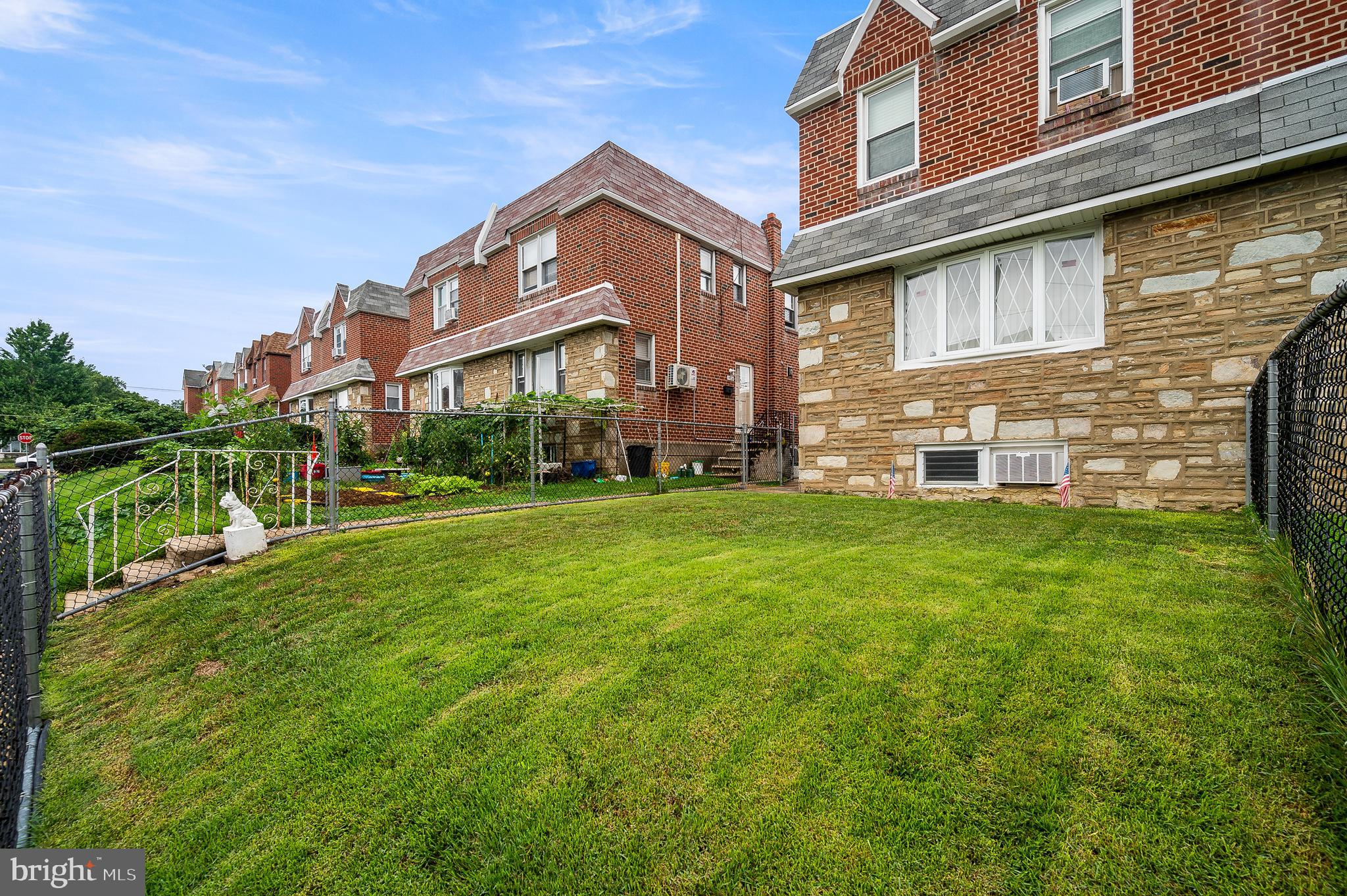 1717 Danforth Street Philadelphia, PA 19152 - Photo 2 of 23