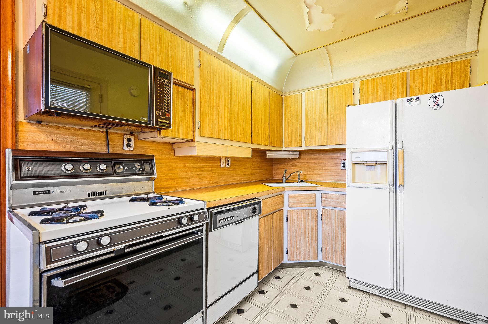 1717 Danforth Street Philadelphia, PA 19152 - Photo 10 of 23