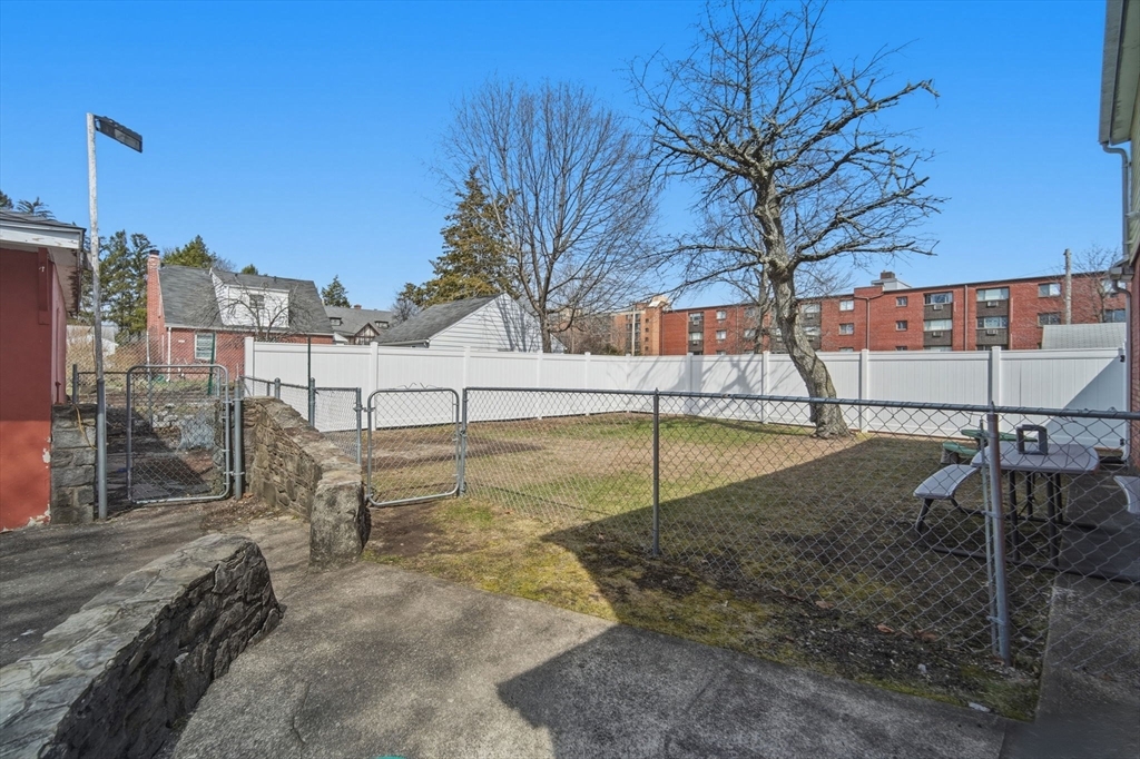 77 Locust Street Holyoke, MA 01040 - Photo 32 of 34 Gallery Image 32