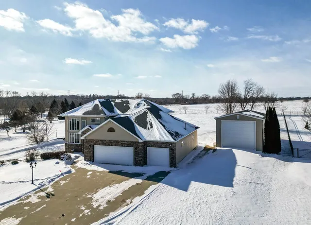 $614,900 | 3705 North Harvest View Drive, Janesville, WI 53548