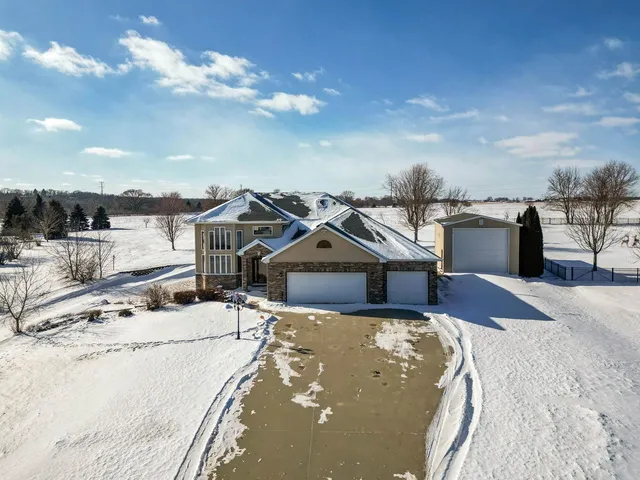 $614,900 | 3705 North Harvest View Drive, Janesville, WI 53548