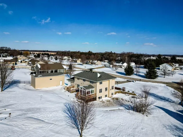 $614,900 | 3705 North Harvest View Drive, Janesville, WI 53548