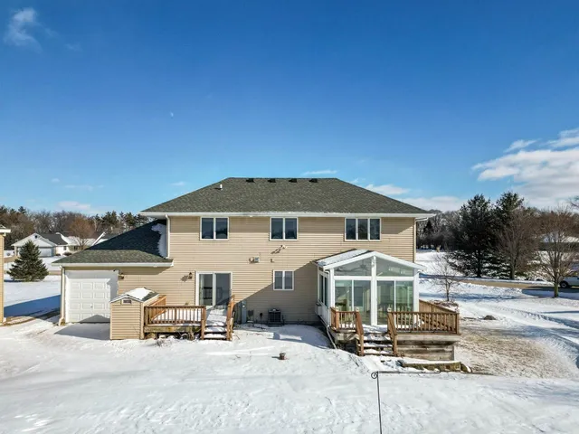 $614,900 | 3705 North Harvest View Drive, Janesville, WI 53548